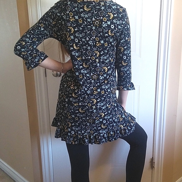 NWT Yest Tunic Black Floral with Ruffle 3/4 sleeves and hem size 4 - Picture 4 of 6